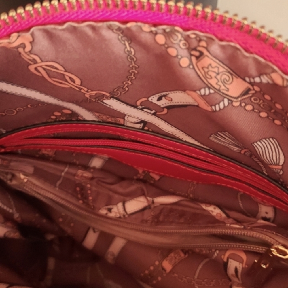 No Brand, beautiful bright red purse, with rich satin lining ♥️ - Picture 4 of 4
